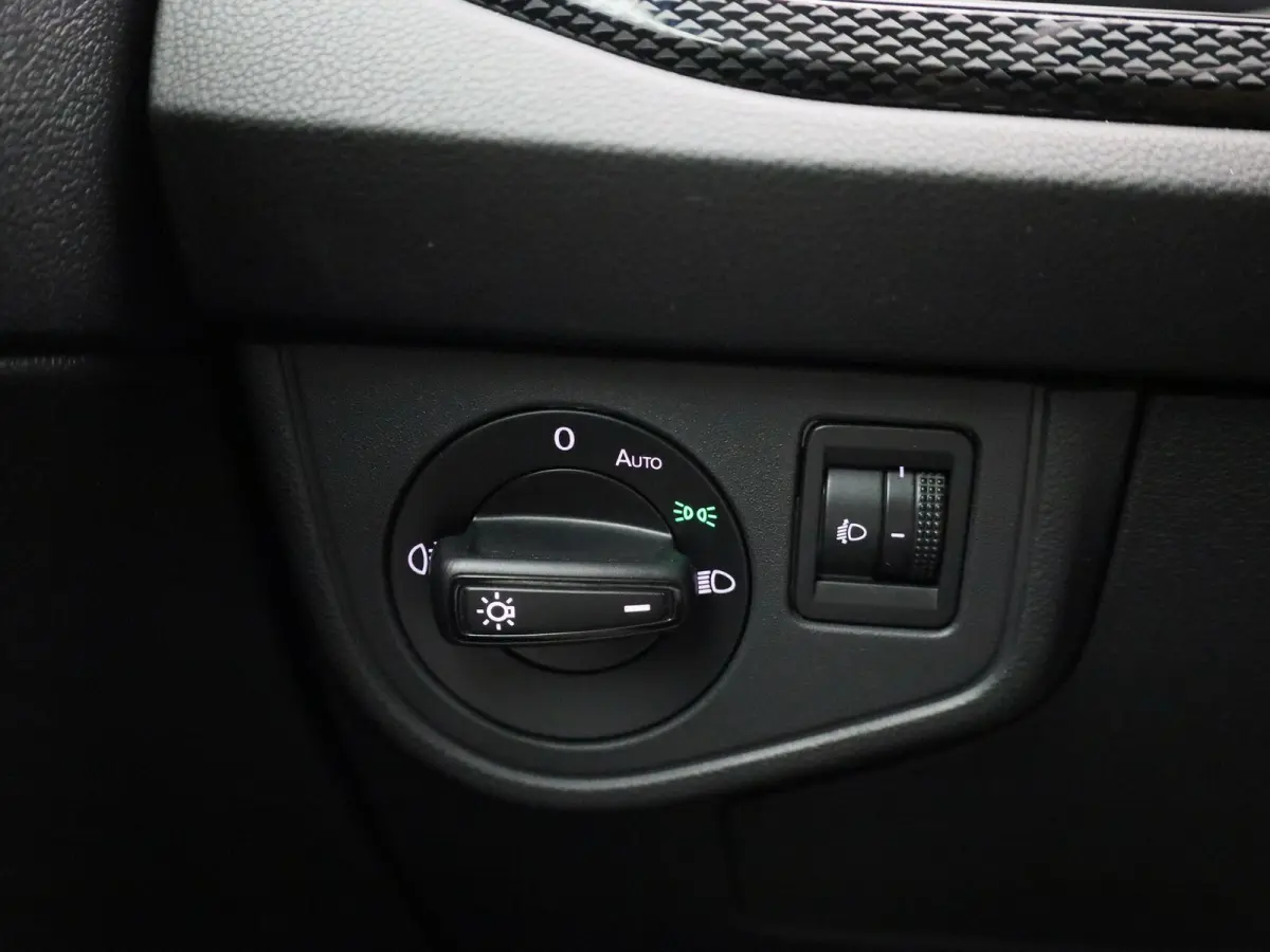 1.0 TSI Life Edition | Automaat | Apple Carplay / Android Auto | Achteruitrijcamera | Parkeersensoren | Lichtmetalen velgen |