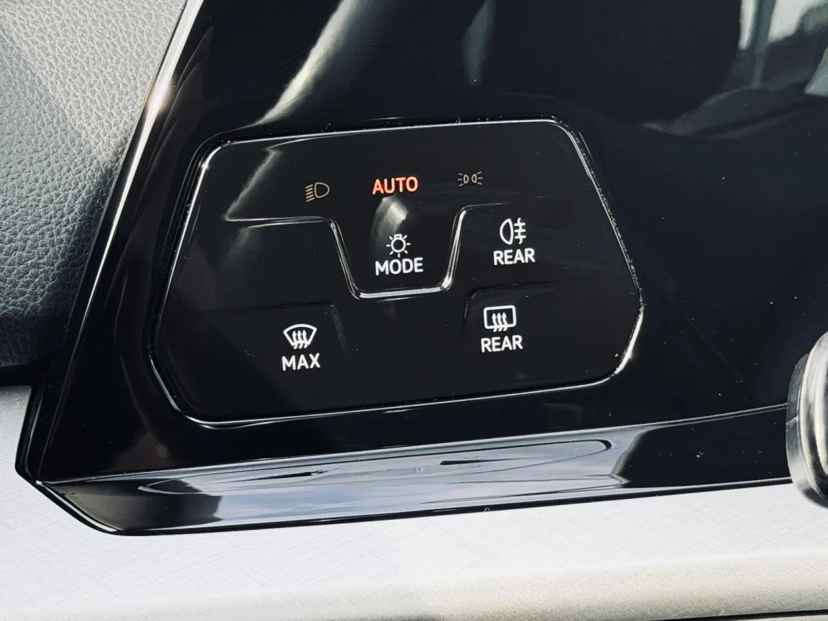 1.0 TSI Life Pano/Navi/