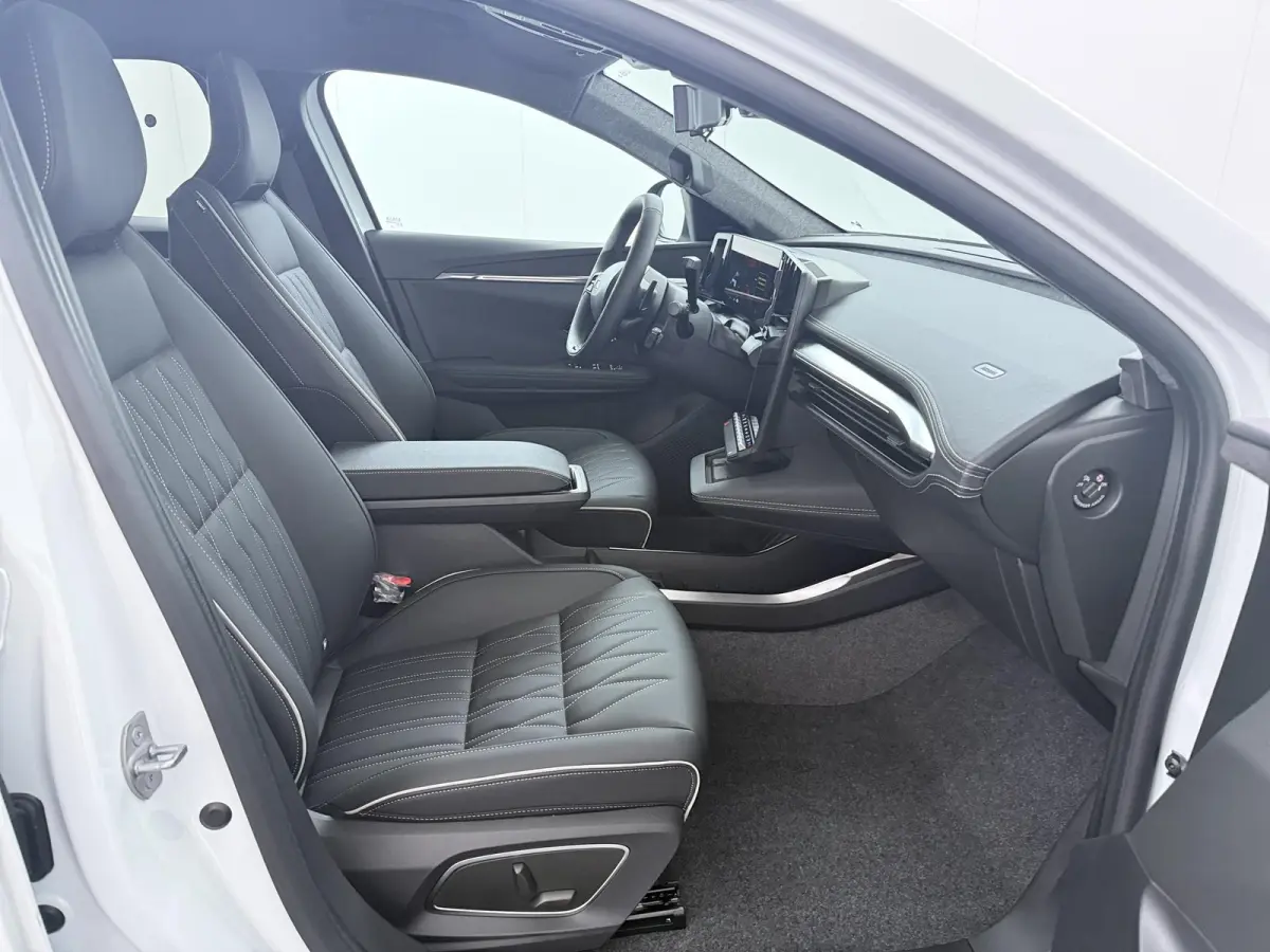 Instyle 87 kWh | €3.000,- Korting | 8 jaar garantie | Adaptieve Cruise | Stoelverwarming | Warmtepomp | 360° camera & sensoren | Lederen bekleding