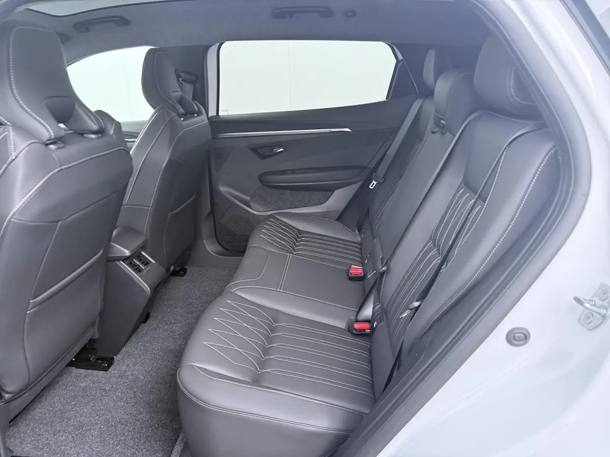 Instyle 87 kWh | €3.000,- Korting | 8 jaar garantie | Adaptieve Cruise | Stoelverwarming | Warmtepomp | 360° camera & sensoren | Lederen bekleding