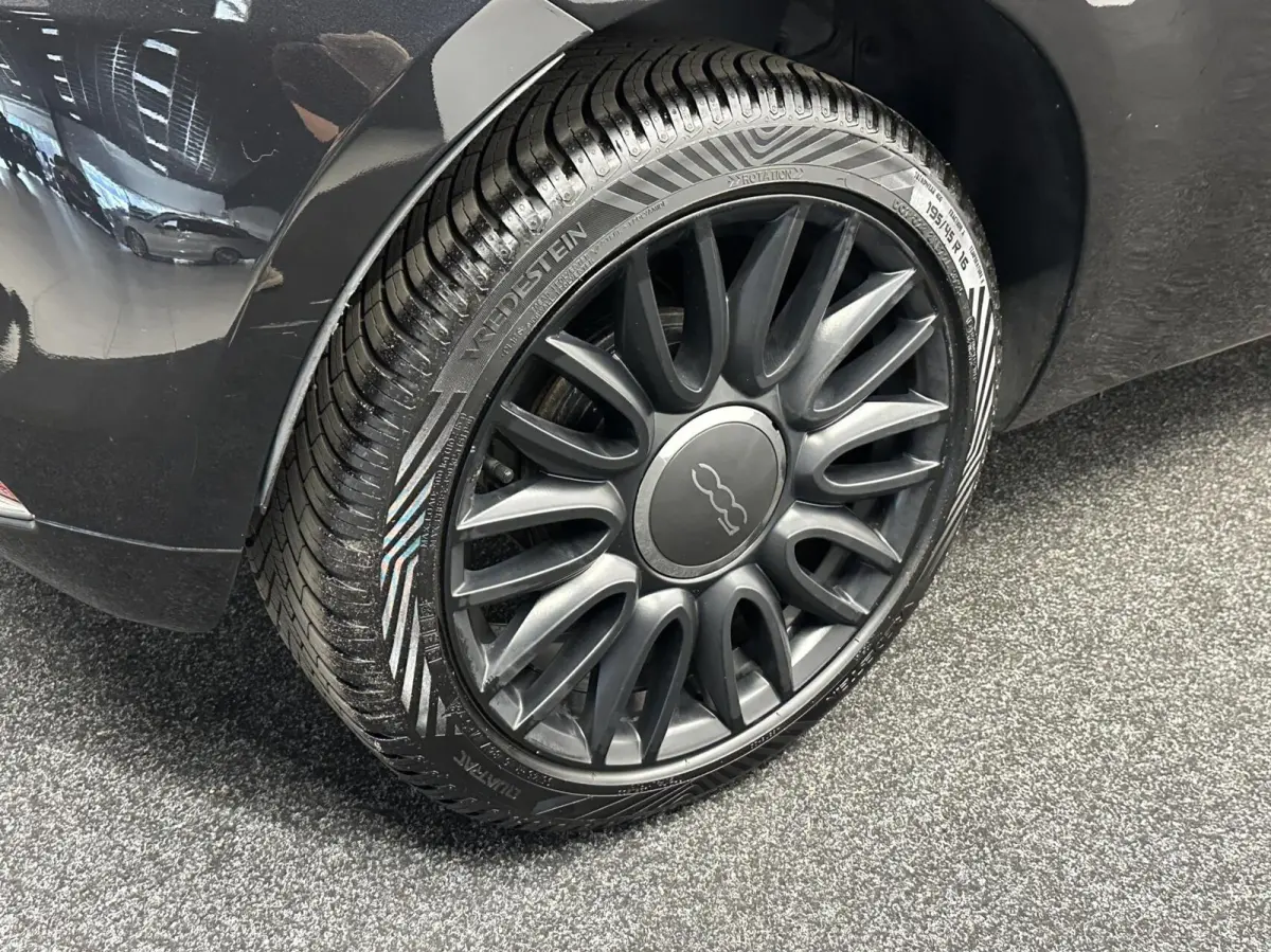 0.9 TwinAir Lounge AIRCO NAVI LEER PANO 96000 KM.