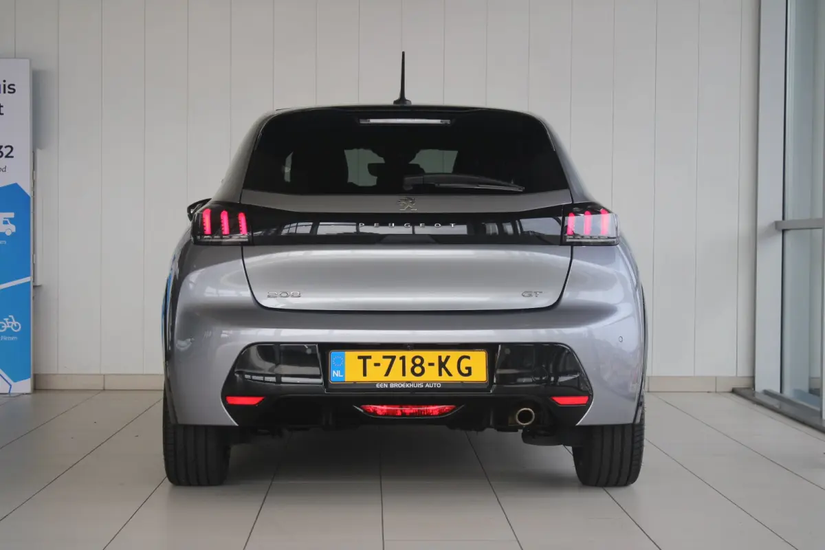 1.2 Turbo 100-PK EAT8 Panorama Dak | Camera | 17" Lichtmetaal | Digitaal Dashboard | Parkeersensoren Rondom | Navigatie | LED