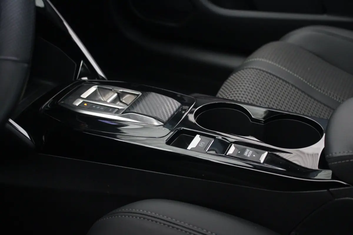 1.2 Turbo 100-PK EAT8 Panorama Dak | Camera | 17" Lichtmetaal | Digitaal Dashboard | Parkeersensoren Rondom | Navigatie | LED