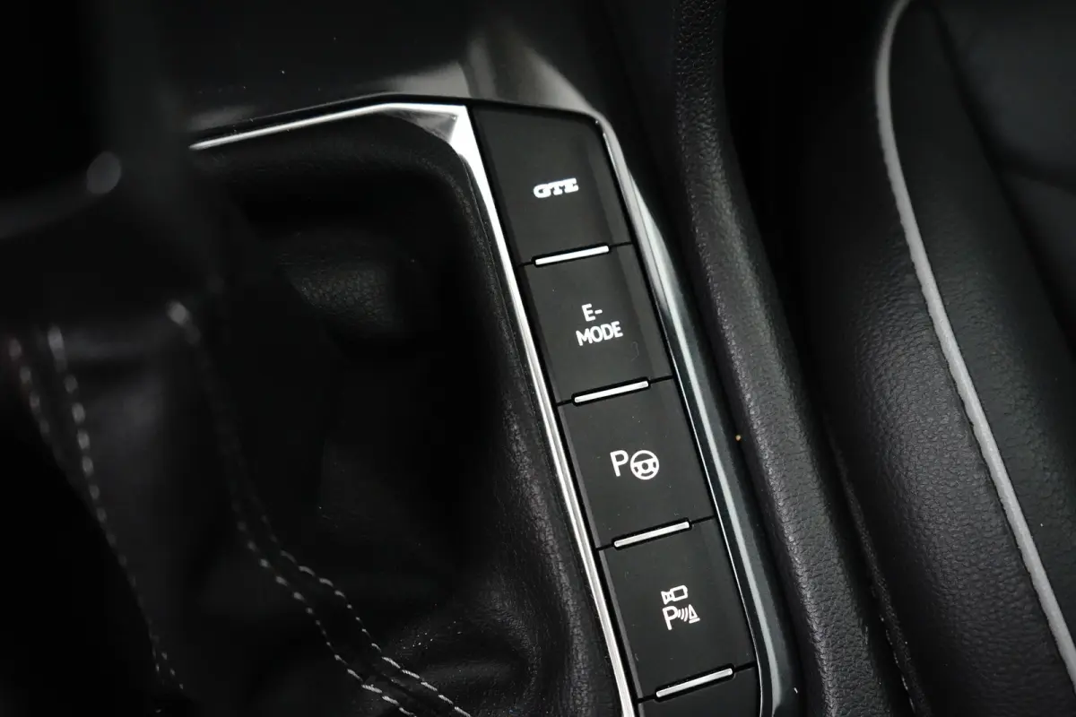 1.4 TSI eHybrid R-Line Business | Achteruitrijcamera | Adaptief demping systeem | Cruise control adaptief