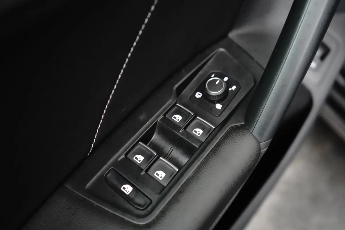 1.4 TSI eHybrid R-Line Business | Achteruitrijcamera | Adaptief demping systeem | Cruise control adaptief