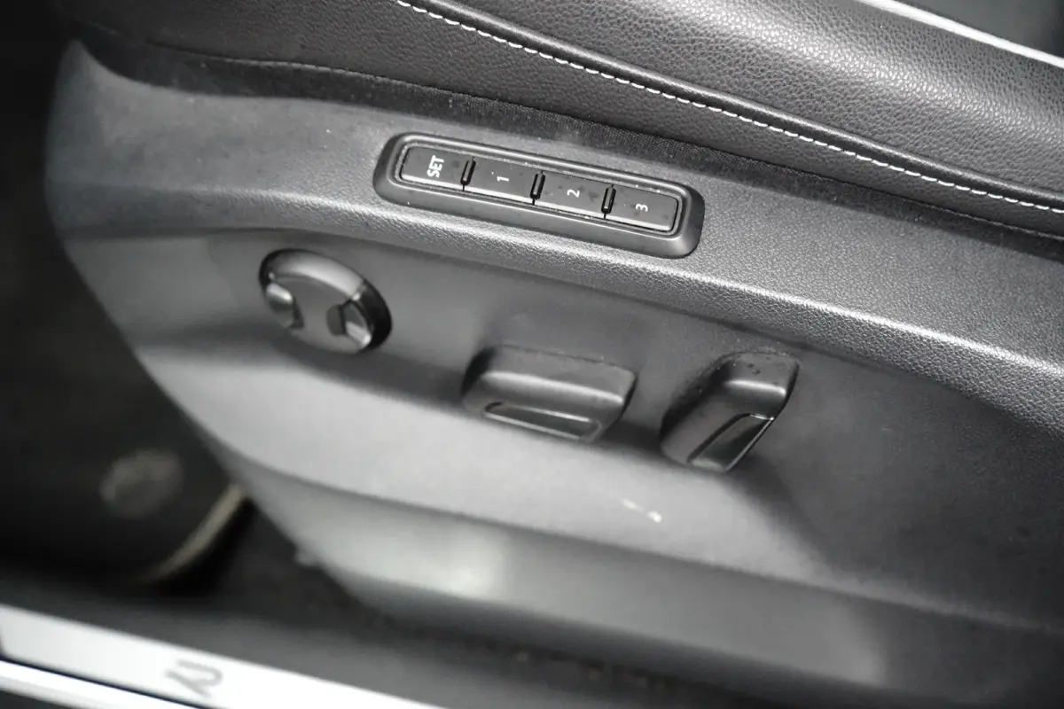 1.4 TSI eHybrid R-Line Business | Achteruitrijcamera | Adaptief demping systeem | Cruise control adaptief