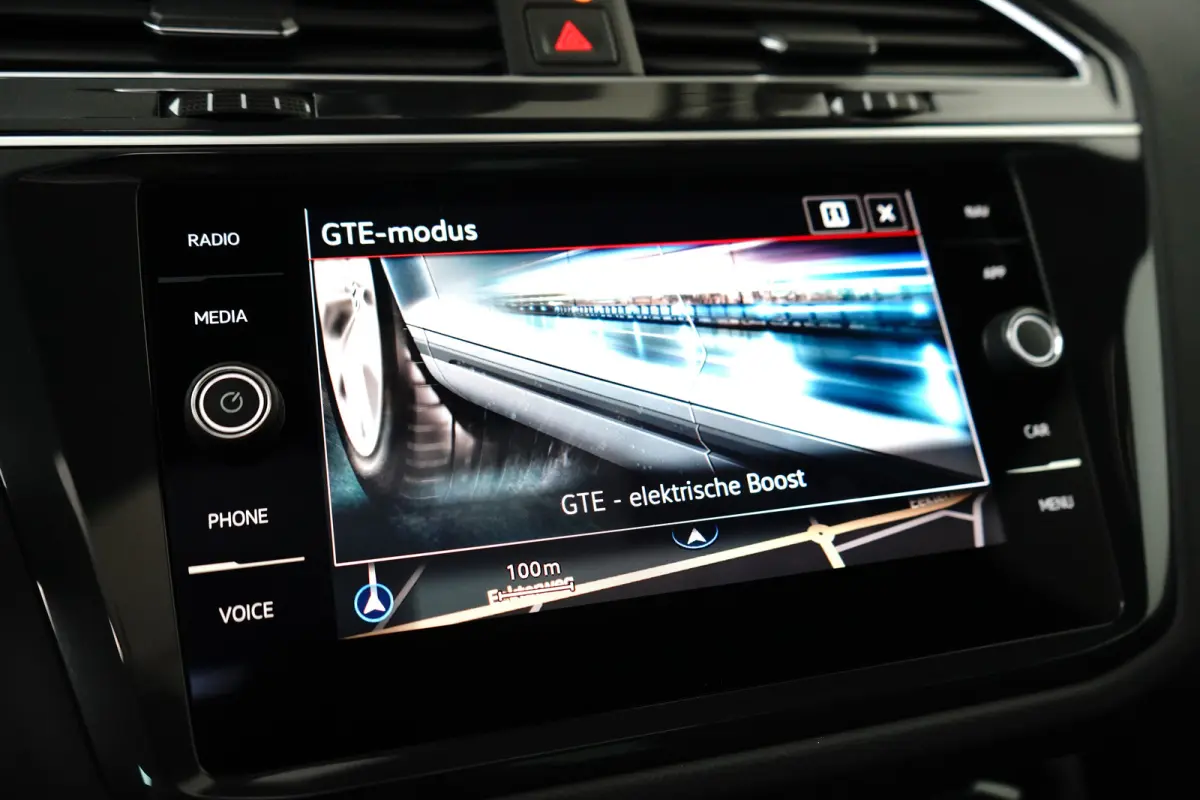 1.4 TSI eHybrid R-Line Business | Achteruitrijcamera | Adaptief demping systeem | Cruise control adaptief