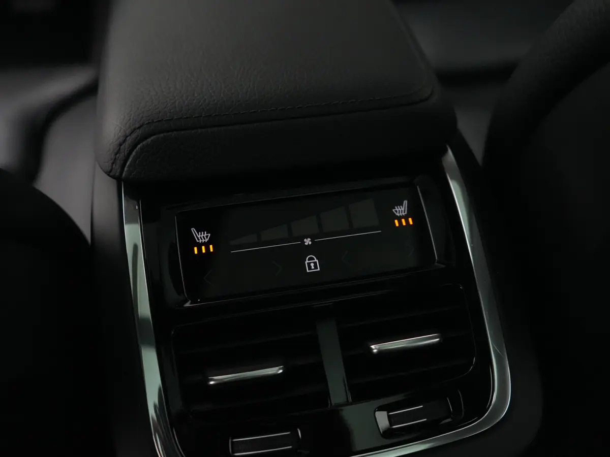 B5 Inscription | Head-Up | 360° | Harman/Kardon | Panoramadak | Trekhaak | Standkachel | Adaptive Cruise | BLIS