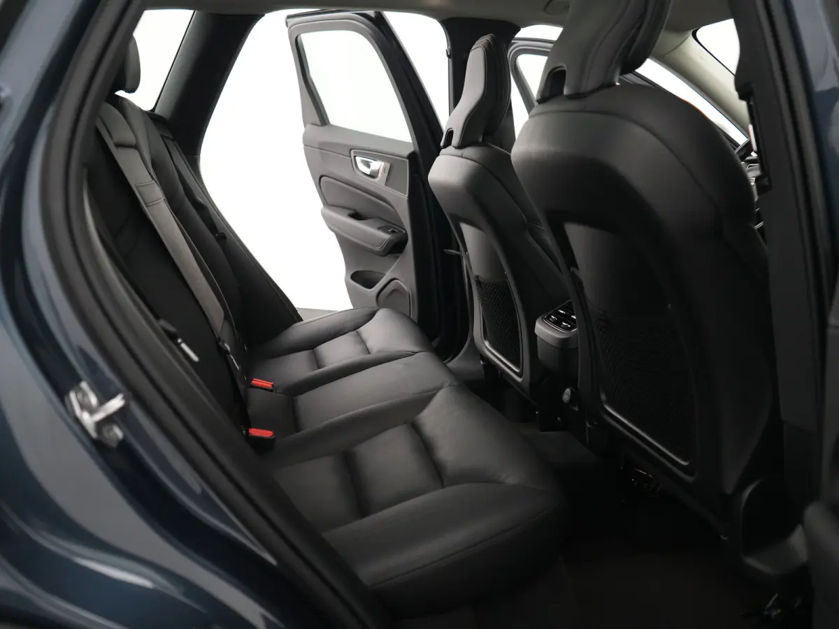 B5 Inscription | Head-Up | 360° | Harman/Kardon | Panoramadak | Trekhaak | Standkachel | Adaptive Cruise | BLIS