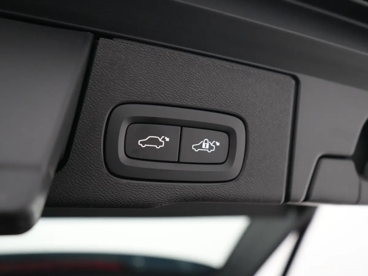 B5 Inscription | Head-Up | 360° | Harman/Kardon | Panoramadak | Trekhaak | Standkachel | Adaptive Cruise | BLIS