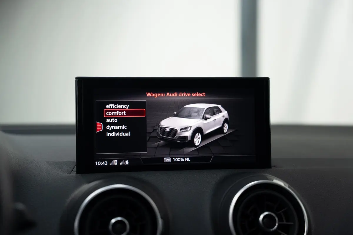 SQ2 2.0 TFSI SQ2*PANO*ACC*LANE-ASS*VIRTUAL*HUD*B&O*CAM