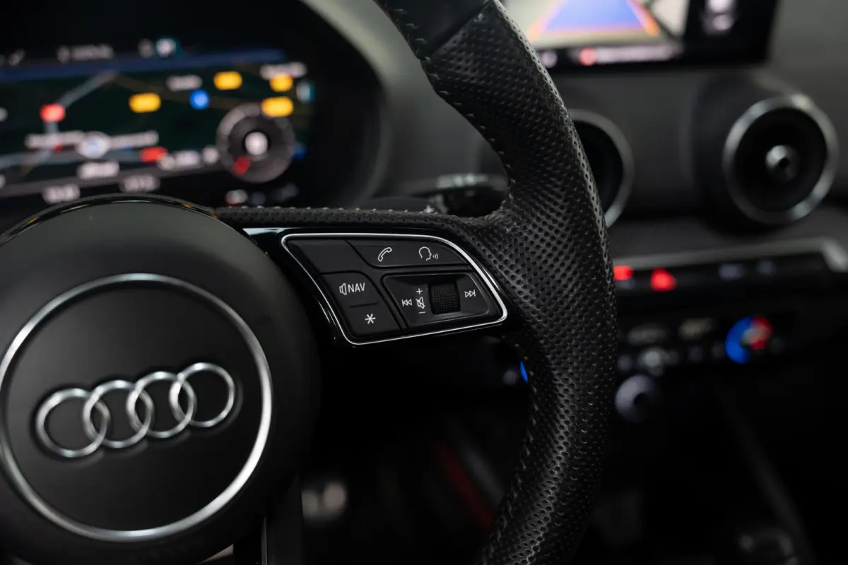 SQ2 2.0 TFSI SQ2*PANO*ACC*LANE-ASS*VIRTUAL*HUD*B&O*CAM