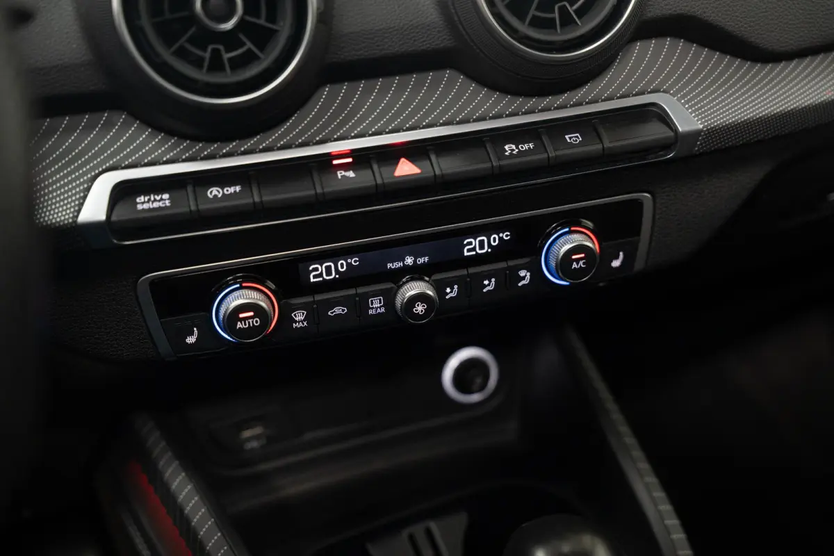 SQ2 2.0 TFSI SQ2*PANO*ACC*LANE-ASS*VIRTUAL*HUD*B&O*CAM