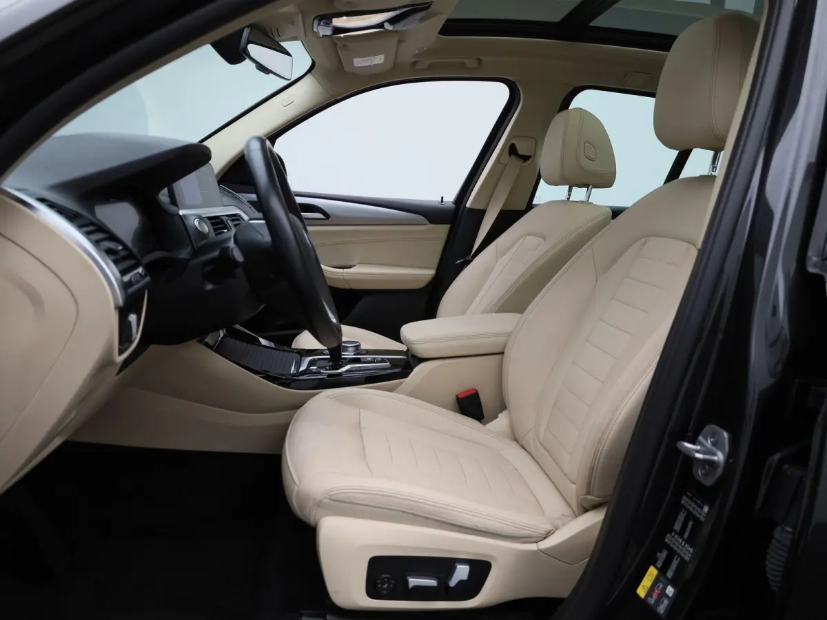 xDrive30e High Executive | Automaat | Panorama dak | Climate control | Virtual cockpit | Memory seat | Apple carplay | Sfeer verlichting | Navigatie | Stoel verwarming | Elec. achterklep | A