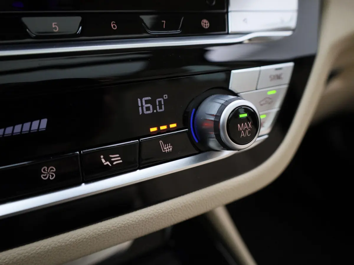xDrive30e High Executive | Automaat | Panorama dak | Climate control | Virtual cockpit | Memory seat | Apple carplay | Sfeer verlichting | Navigatie | Stoel verwarming | Elec. achterklep | A
