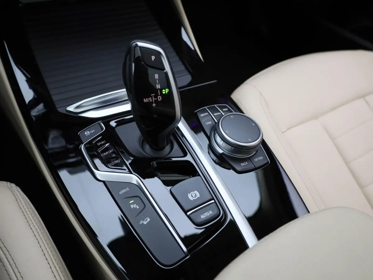 xDrive30e High Executive | Automaat | Panorama dak | Climate control | Virtual cockpit | Memory seat | Apple carplay | Sfeer verlichting | Navigatie | Stoel verwarming | Elec. achterklep | A