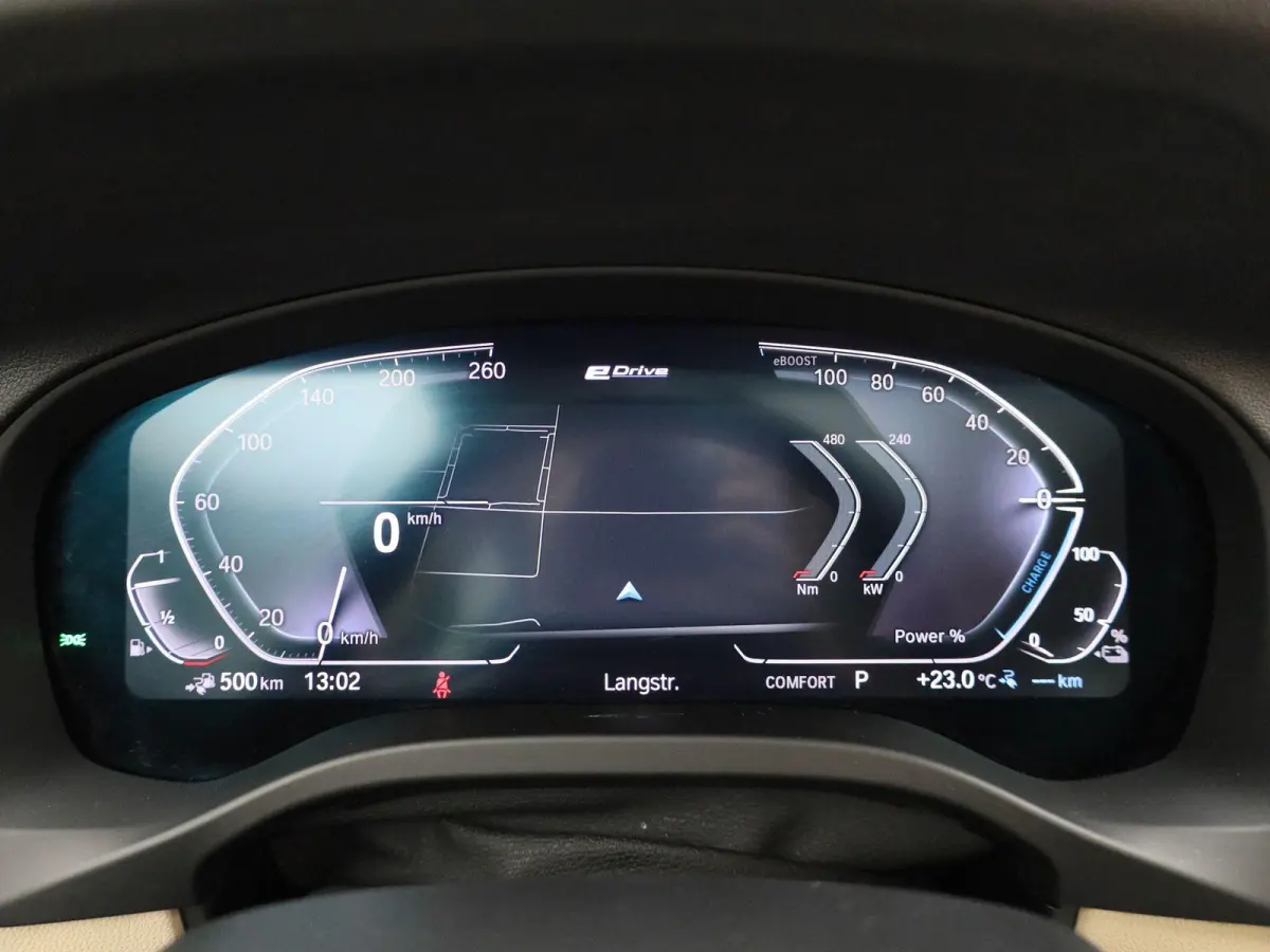 xDrive30e High Executive | Automaat | Panorama dak | Climate control | Virtual cockpit | Memory seat | Apple carplay | Sfeer verlichting | Navigatie | Stoel verwarming | Elec. achterklep | A
