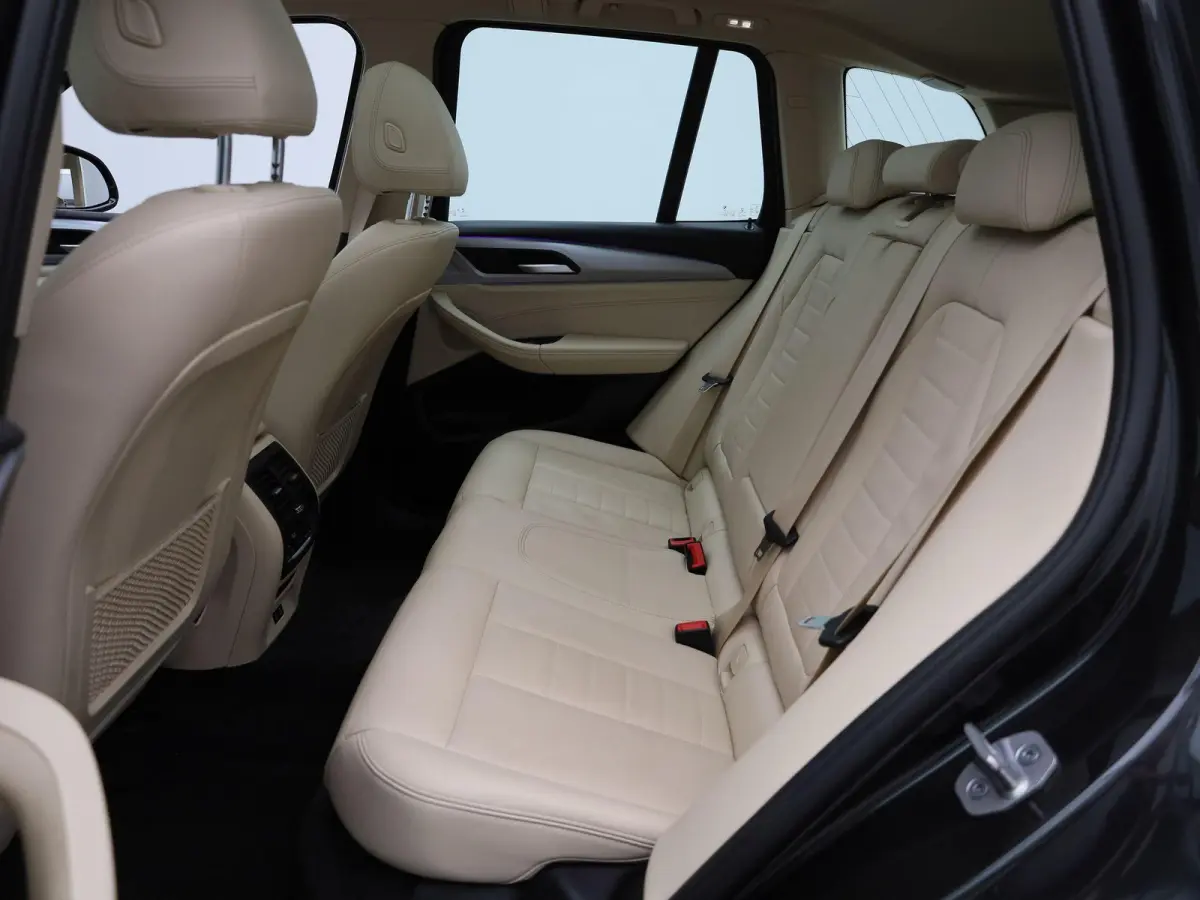 xDrive30e High Executive | Automaat | Panorama dak | Climate control | Virtual cockpit | Memory seat | Apple carplay | Sfeer verlichting | Navigatie | Stoel verwarming | Elec. achterklep | A