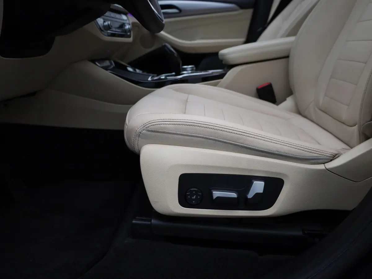 xDrive30e High Executive | Automaat | Panorama dak | Climate control | Virtual cockpit | Memory seat | Apple carplay | Sfeer verlichting | Navigatie | Stoel verwarming | Elec. achterklep | A