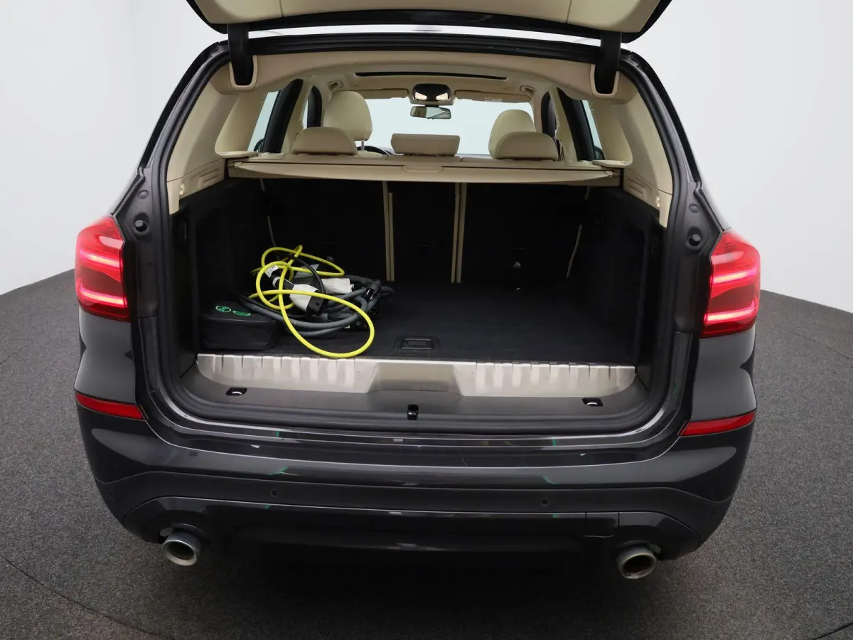xDrive30e High Executive | Automaat | Panorama dak | Climate control | Virtual cockpit | Memory seat | Apple carplay | Sfeer verlichting | Navigatie | Stoel verwarming | Elec. achterklep | A