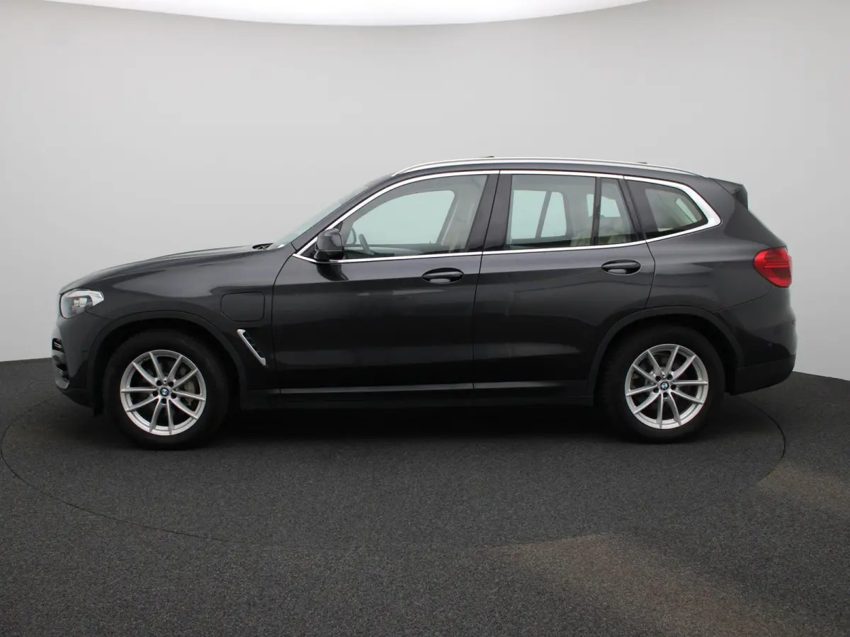 xDrive30e High Executive | Automaat | Panorama dak | Climate control | Virtual cockpit | Memory seat | Apple carplay | Sfeer verlichting | Navigatie | Stoel verwarming | Elec. achterklep | A