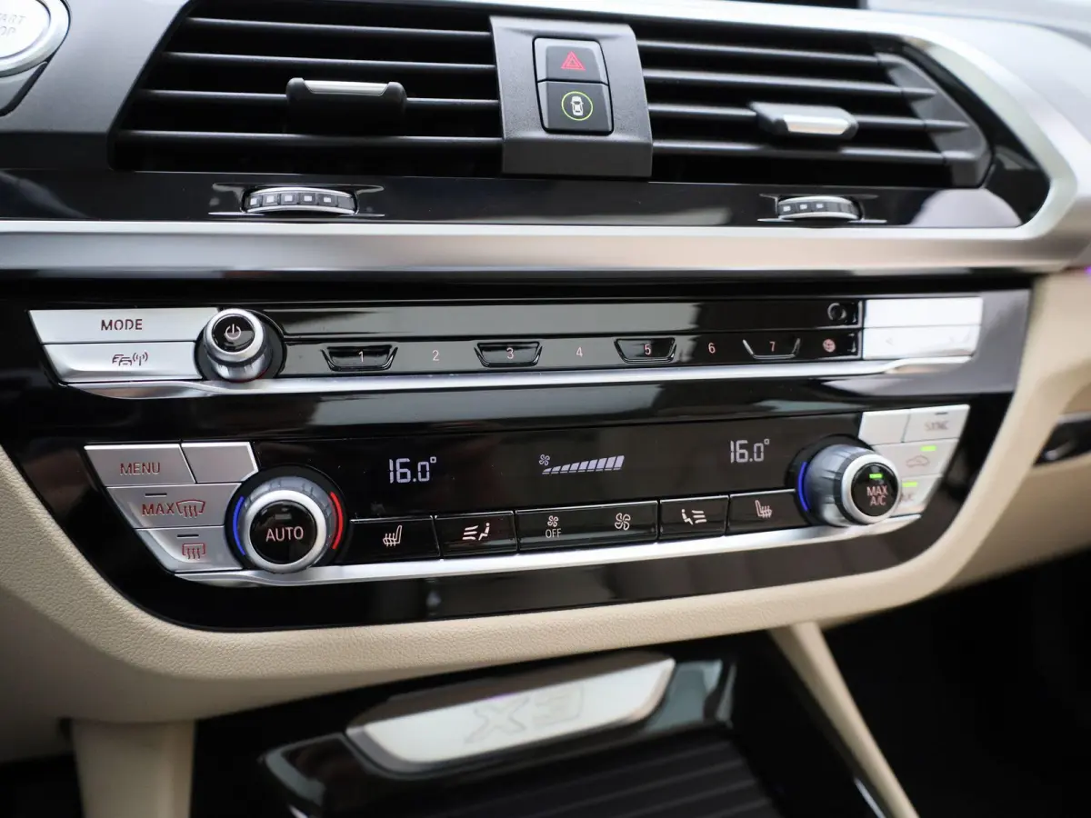 xDrive30e High Executive | Automaat | Panorama dak | Climate control | Virtual cockpit | Memory seat | Apple carplay | Sfeer verlichting | Navigatie | Stoel verwarming | Elec. achterklep | A
