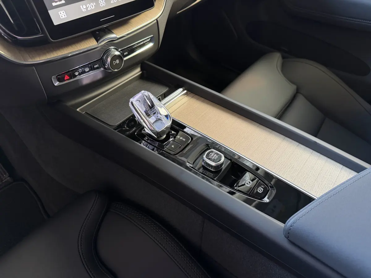 2.0 T8 455PK AWD PLUS DARK NIEUWE AUTO HARMAN KARDON 360.CAM STOEL/STUUR VERW LEER vapour grey