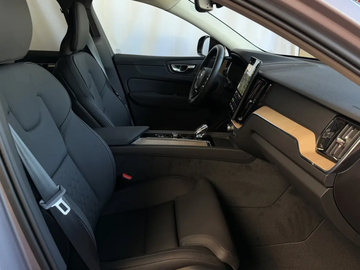 2.0 T8 455PK AWD PLUS DARK NIEUWE AUTO HARMAN KARDON 360.CAM STOEL/STUUR VERW LEER vapour grey