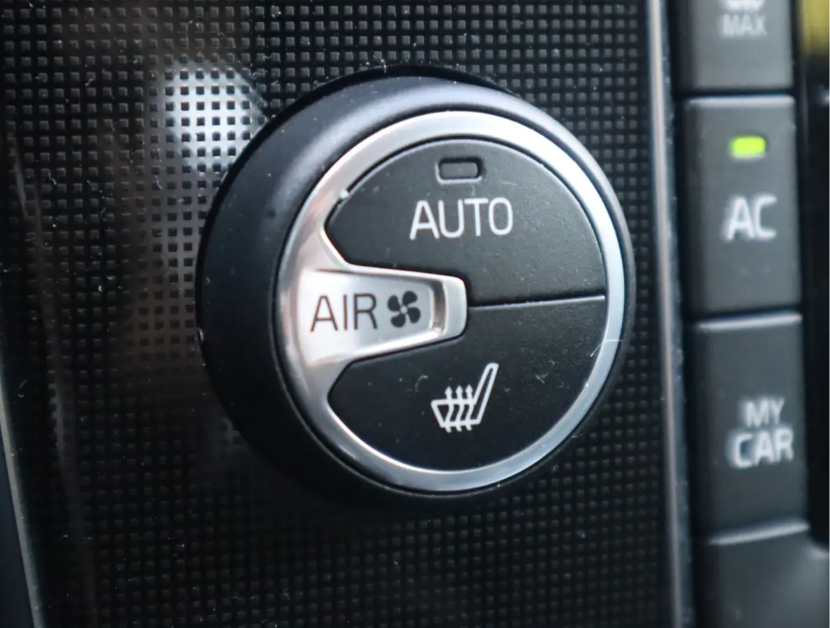 2.0 T3 Momentum Navi / Stoelverw  / Standkachel / Pdc / Elekramen / Instap klaar / Vol jaar Apk