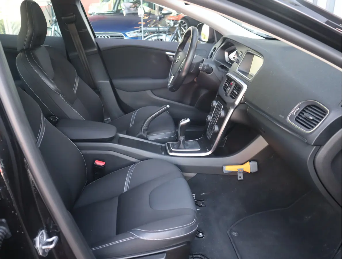 2.0 T3 Momentum Navi / Stoelverw  / Standkachel / Pdc / Elekramen / Instap klaar / Vol jaar Apk