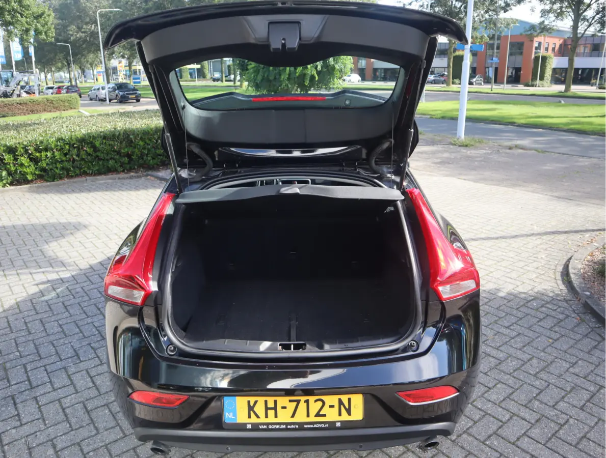 2.0 T3 Momentum Navi / Stoelverw  / Standkachel / Pdc / Elekramen / Instap klaar / Vol jaar Apk