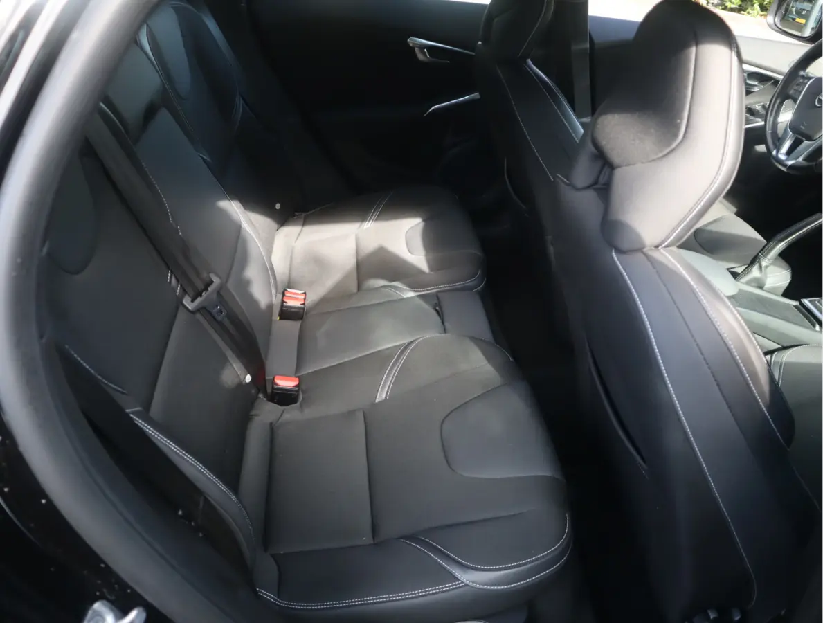 2.0 T3 Momentum Navi / Stoelverw  / Standkachel / Pdc / Elekramen / Instap klaar / Vol jaar Apk