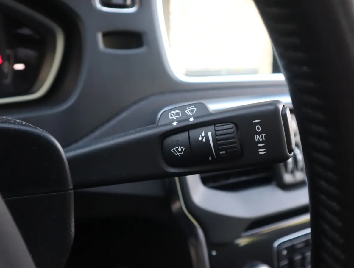 2.0 T3 Momentum Navi / Stoelverw  / Standkachel / Pdc / Elekramen / Instap klaar / Vol jaar Apk