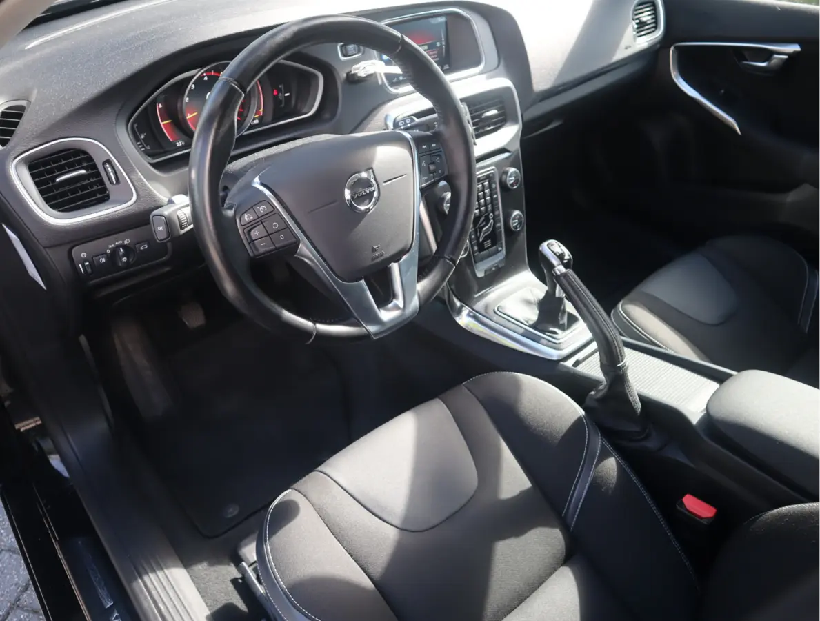 2.0 T3 Momentum Navi / Stoelverw  / Standkachel / Pdc / Elekramen / Instap klaar / Vol jaar Apk
