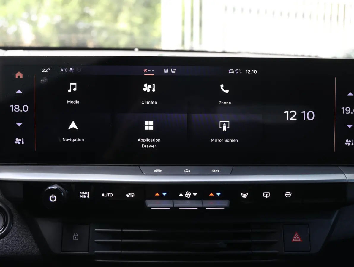 GS 73 kWh | AGR stoelen | Navigatie 16" | Apple en Android 19"lichtmetalen velgen | Verlicht Opel-logo |