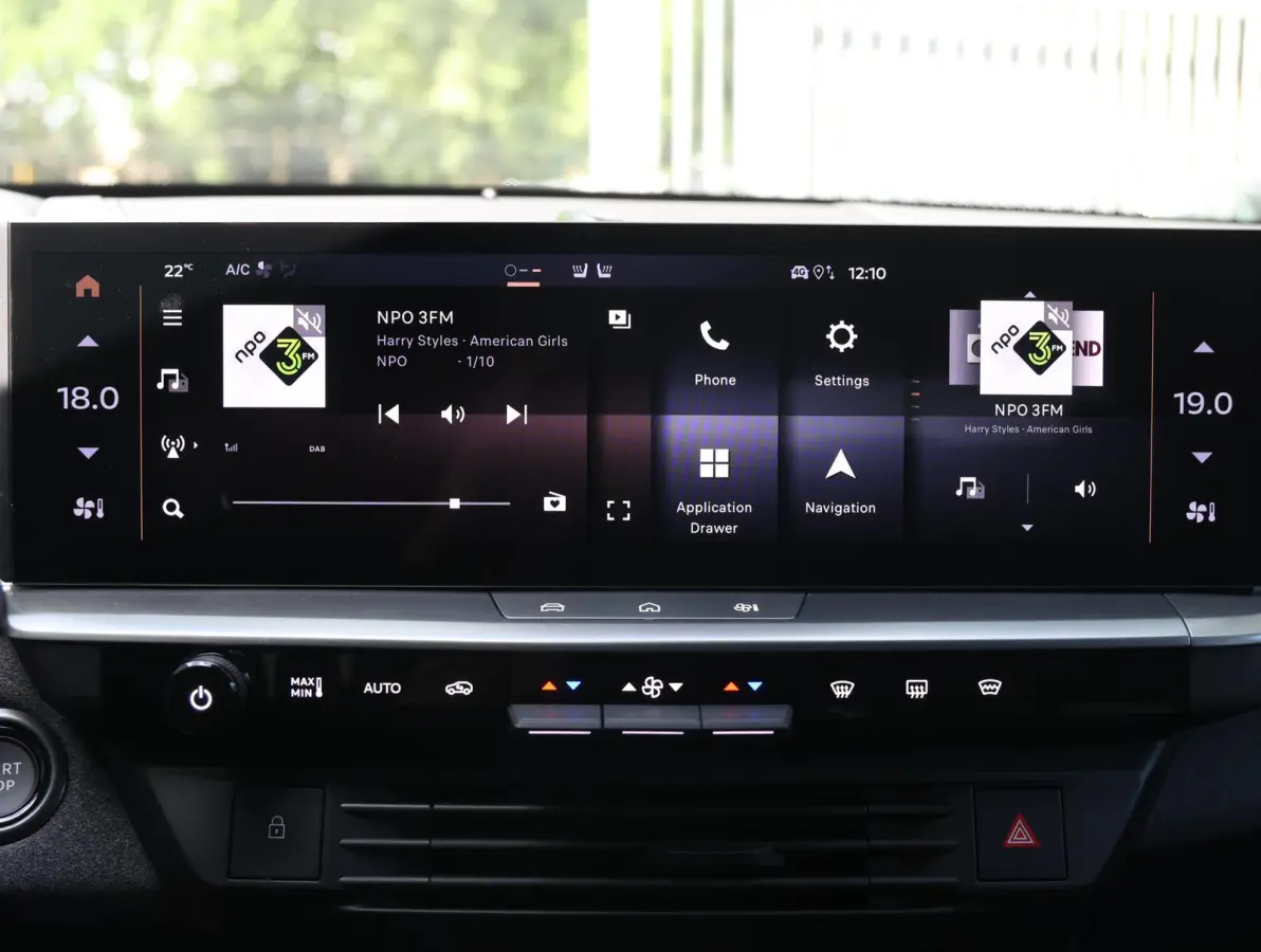 GS 73 kWh | AGR stoelen | Navigatie 16" | Apple en Android 19"lichtmetalen velgen | Verlicht Opel-logo |