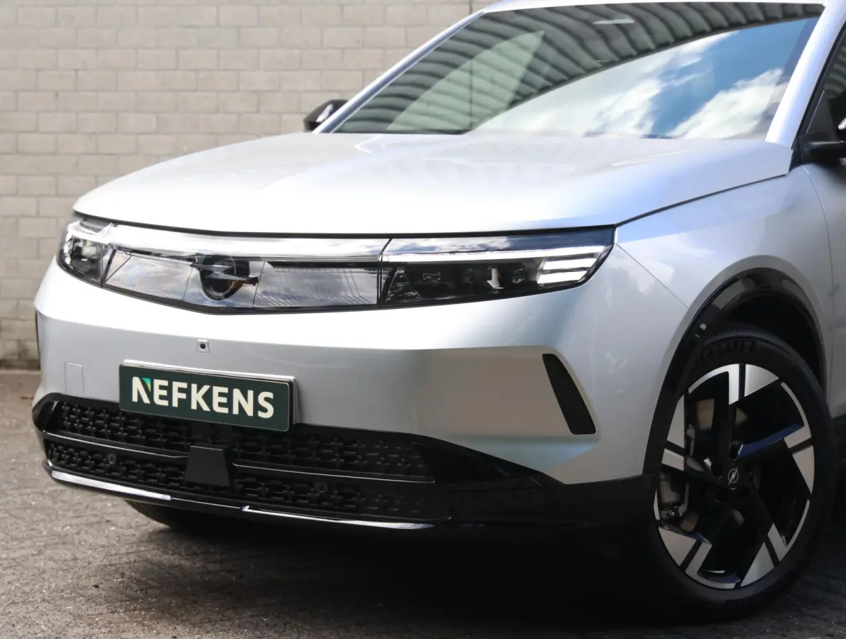 GS 73 kWh | AGR stoelen | Navigatie 16" | Apple en Android 19"lichtmetalen velgen | Verlicht Opel-logo |