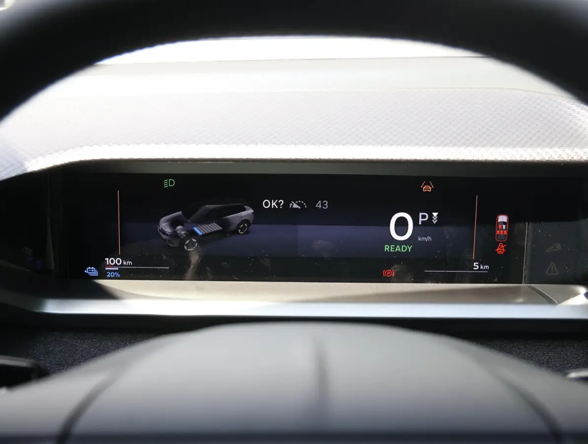 GS 73 kWh | AGR stoelen | Navigatie 16" | Apple en Android 19"lichtmetalen velgen | Verlicht Opel-logo |