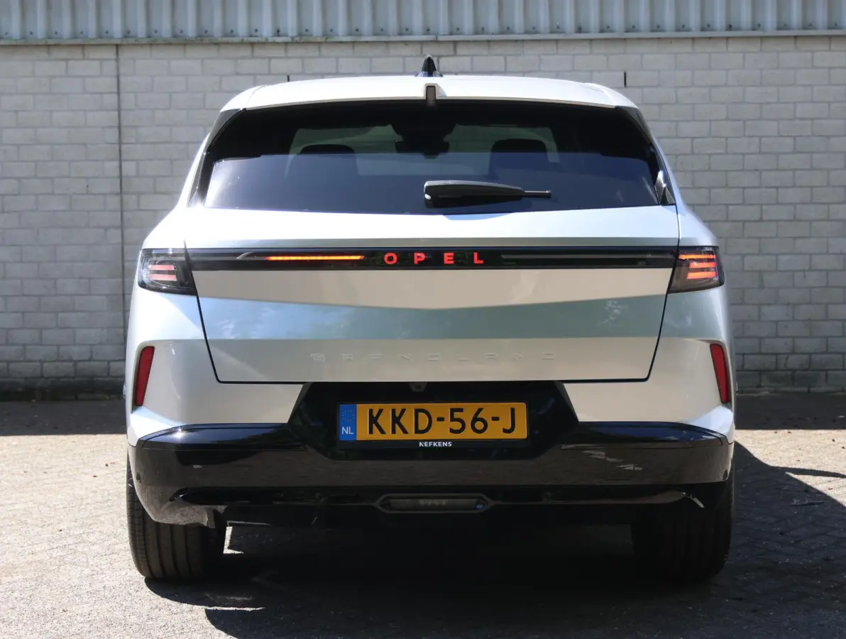 GS 73 kWh | AGR stoelen | Navigatie 16" | Apple en Android 19"lichtmetalen velgen | Verlicht Opel-logo |
