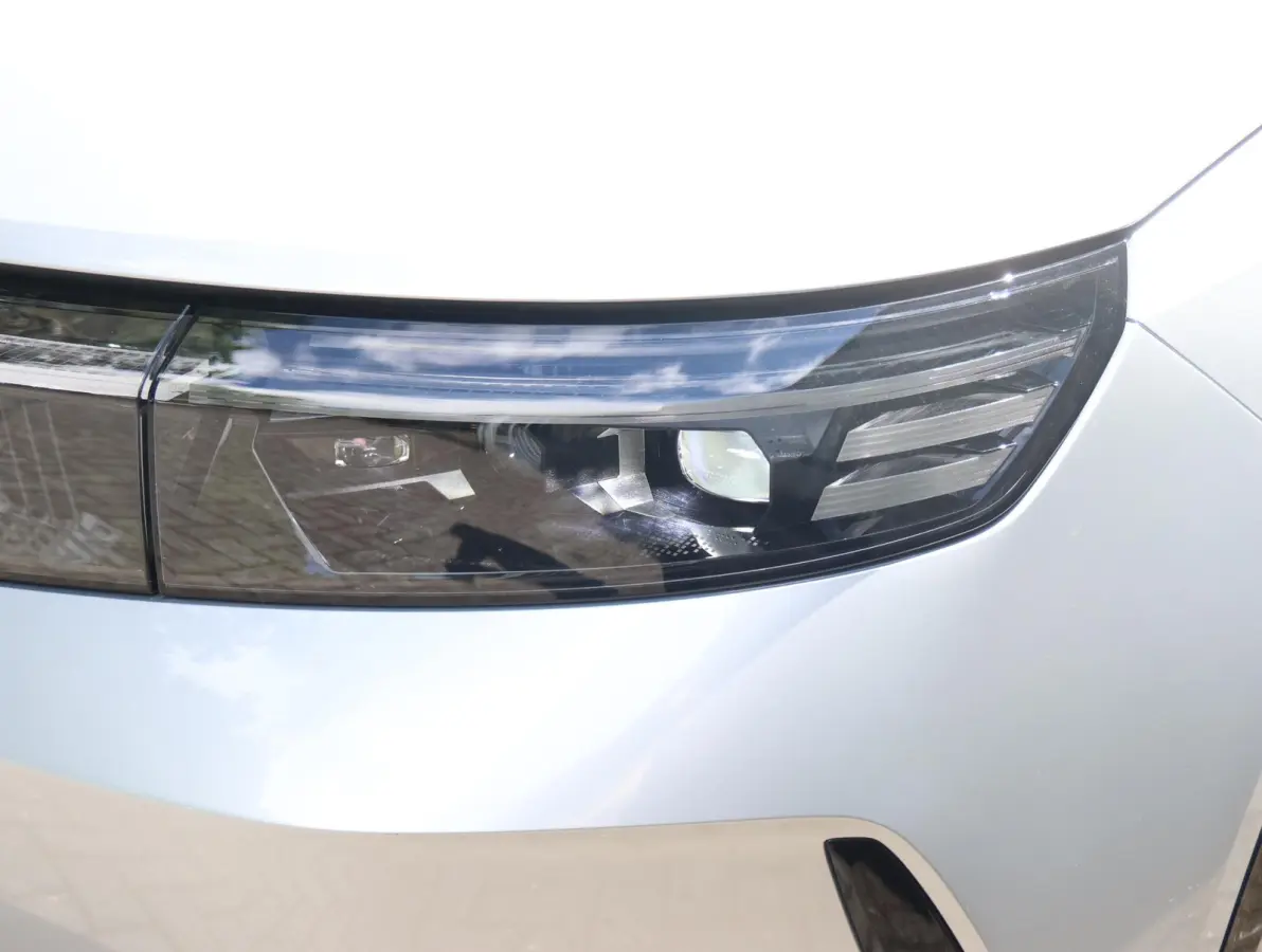 GS 73 kWh | AGR stoelen | Navigatie 16" | Apple en Android 19"lichtmetalen velgen | Verlicht Opel-logo |