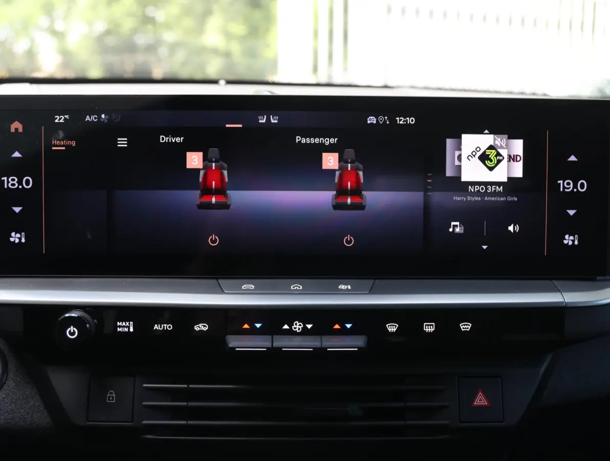 GS 73 kWh | AGR stoelen | Navigatie 16" | Apple en Android 19"lichtmetalen velgen | Verlicht Opel-logo |