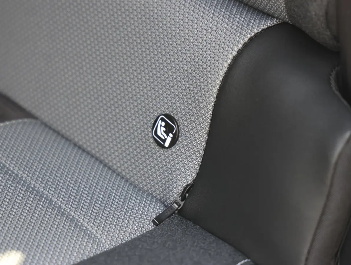 GS 73 kWh | AGR stoelen | Navigatie 16" | Apple en Android 19"lichtmetalen velgen | Verlicht Opel-logo |