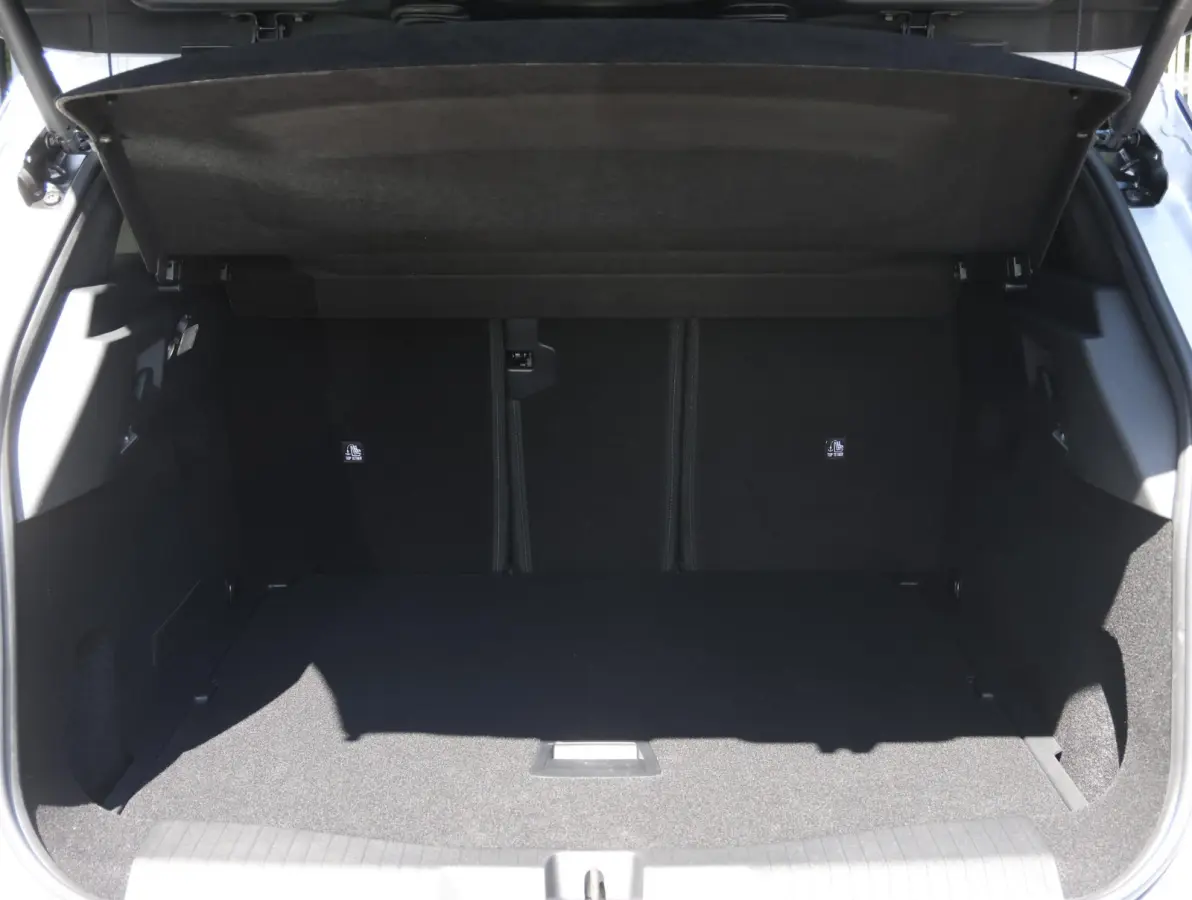 GS 73 kWh | AGR stoelen | Navigatie 16" | Apple en Android 19"lichtmetalen velgen | Verlicht Opel-logo |