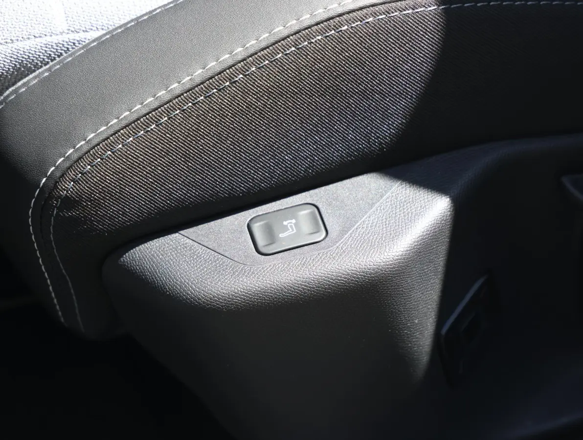 GS 73 kWh | AGR stoelen | Navigatie 16" | Apple en Android 19"lichtmetalen velgen | Verlicht Opel-logo |