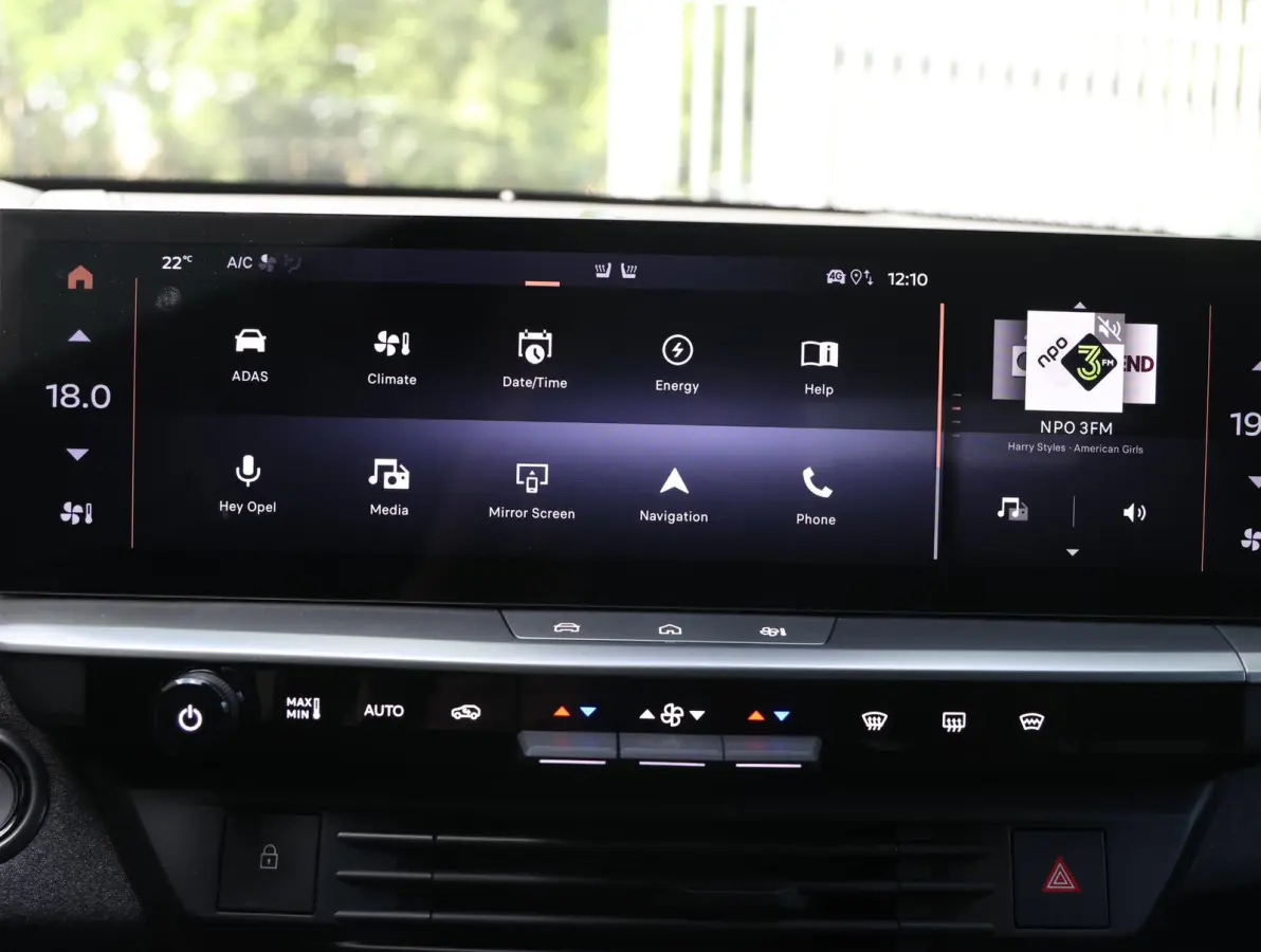 GS 73 kWh | AGR stoelen | Navigatie 16" | Apple en Android 19"lichtmetalen velgen | Verlicht Opel-logo |
