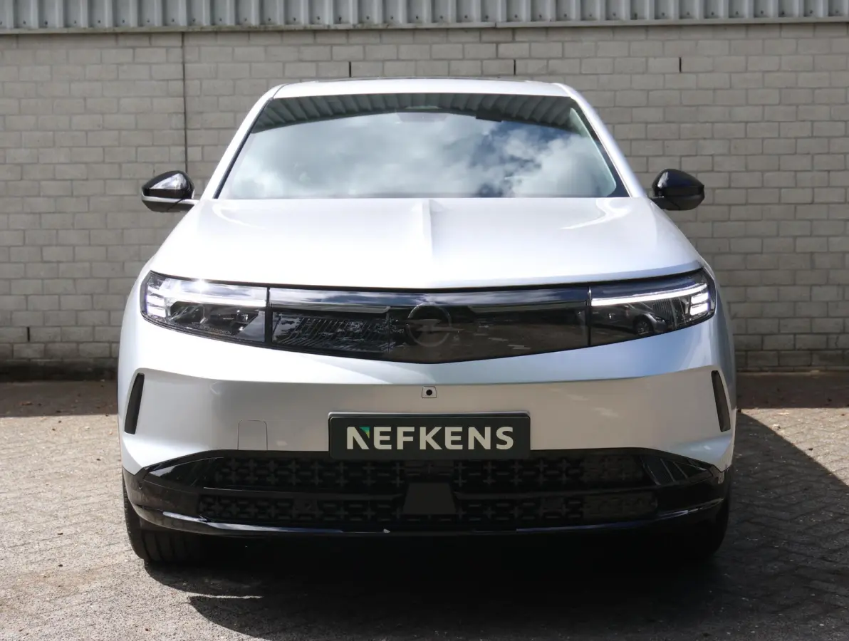 GS 73 kWh | AGR stoelen | Navigatie 16" | Apple en Android 19"lichtmetalen velgen | Verlicht Opel-logo |