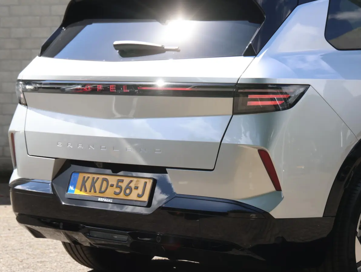 GS 73 kWh | AGR stoelen | Navigatie 16" | Apple en Android 19"lichtmetalen velgen | Verlicht Opel-logo |