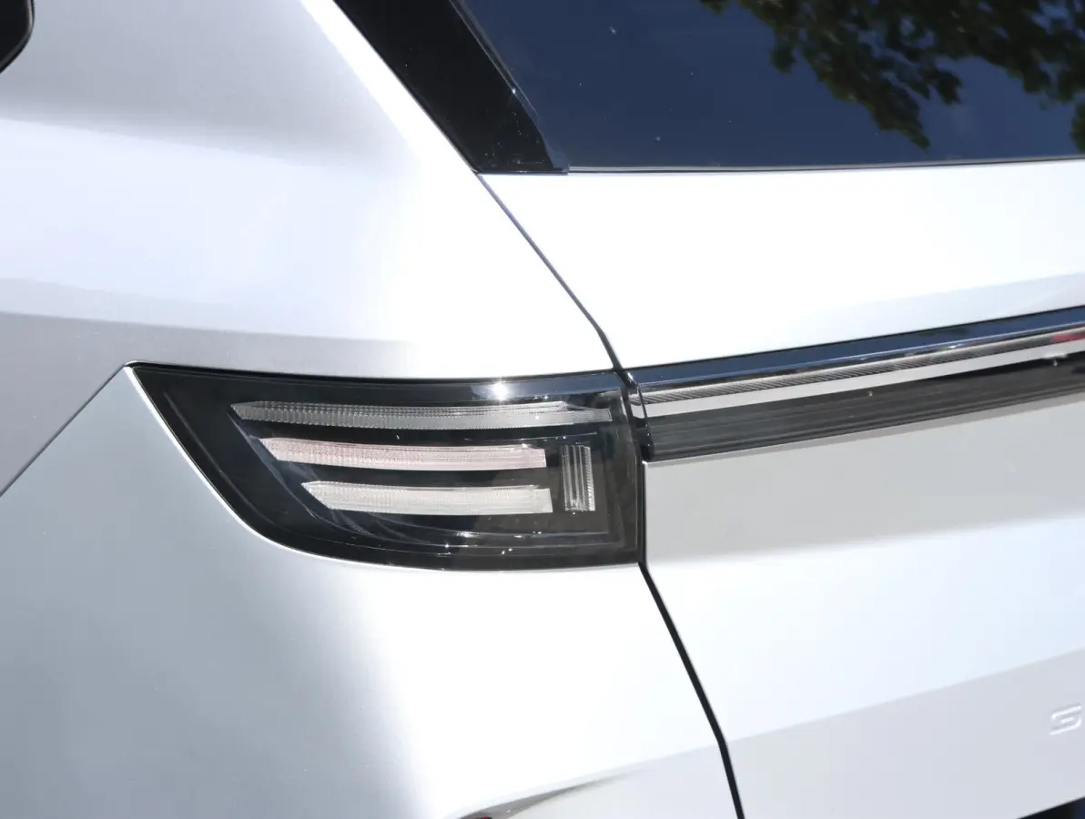 GS 73 kWh | AGR stoelen | Navigatie 16" | Apple en Android 19"lichtmetalen velgen | Verlicht Opel-logo |