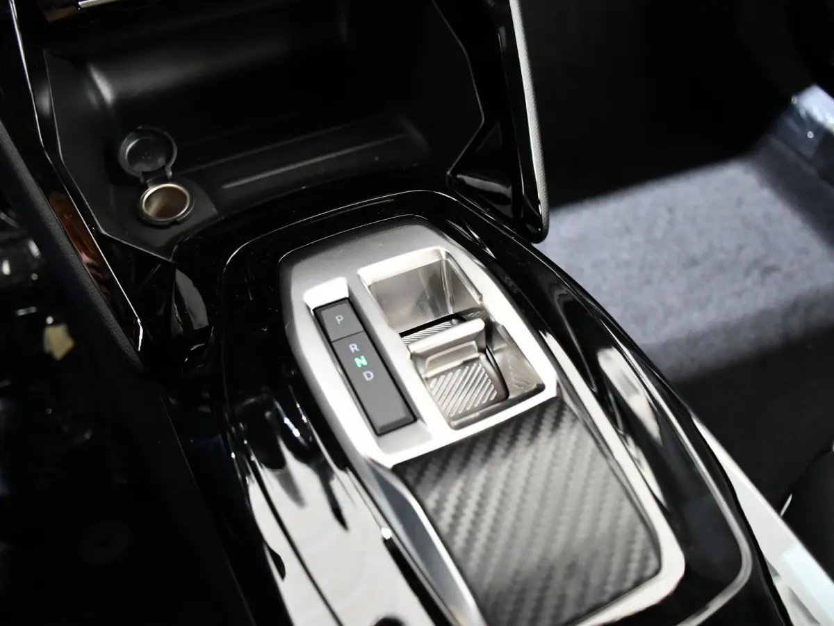 1.2 Hybrid 145 GT .