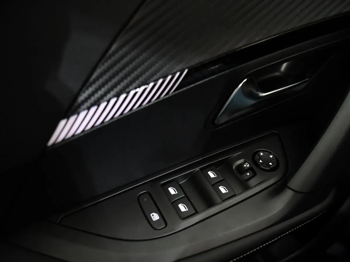 1.2 Hybrid 145 GT .